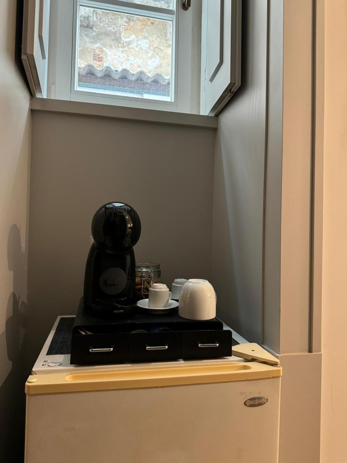 Double Room With Private Wc In Shared House In Downtown Lisboa Εξωτερικό φωτογραφία
